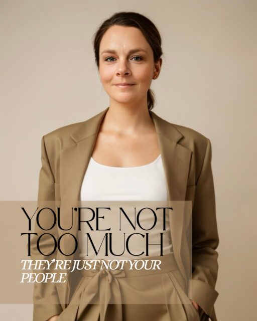 Hoe vaak heb je gedacht:
“Misschien moet ik wat meer tevreden zijn.”
“Misschien moet ik wat minder willen.”
“Misschien is mijn energie te veel…ben ik te veel….”

Laten we eerlijk zijn:
Dit zijn niet jouw gedachten.
Dit zijn de spiegels van anderen —
mensen die jouw kracht, jouw licht,
en jouw eigenheid niet aankunnen.

En weet je wat er gebeurt als jij kleiner gaat spelen?
Als jij je dromen dimt en je ware zelf verstopt?
✨ Jij verliest.
✨ Je raakt verwijderd van wie je bent.
✨ Je voelt je leeg, ongezien, en niet jezelf.

Maar dit is jouw uitnodiging:
🌙 Om niet te pleasen, maar te shine-en.
🌙 Om niet te passen, maar te stralen.
🌙 Om te beseffen: als jij te veel bent voor iemand,
is dat simpelweg een teken dat ze niet jouw tribe zijn.

💫 Want jij bent hier niet om te voldoen aan andermans verwachtingen.
💫 Jij bent hier om je volle potentie te leven.
💫 Jij bent hier om te ontvangen, te stralen, en te ZIJN.

En als dat te veel is?
Dan zijn ze simpelweg niet jouw mensen.

Let’s glow, let’s rise.

Voel je dat je hier meer over wil sparren?
Of dat het tijd is om jouw eigen ruimte weer in te nemen?
Stuur me een berichtje — ik denk graag met je mee 🙋🏻‍♀️

#hspkracht #theglowbyloes #authentiekleven #hspvrouw #empowerment #neitherapie #neuroemotioneleintegratie #traumahealing #ookvoormannen #femaleentrepreneur #jemagzijnwiejebent #jezelfmogenzijn