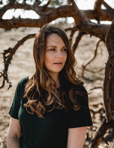 Portretfoto van Love by Loes NEI Therapeut en Fotograaf uit Venray